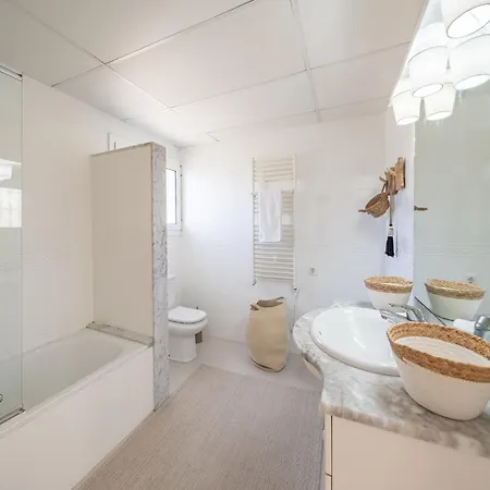 In L Escala With Private Pool & Garden וילה